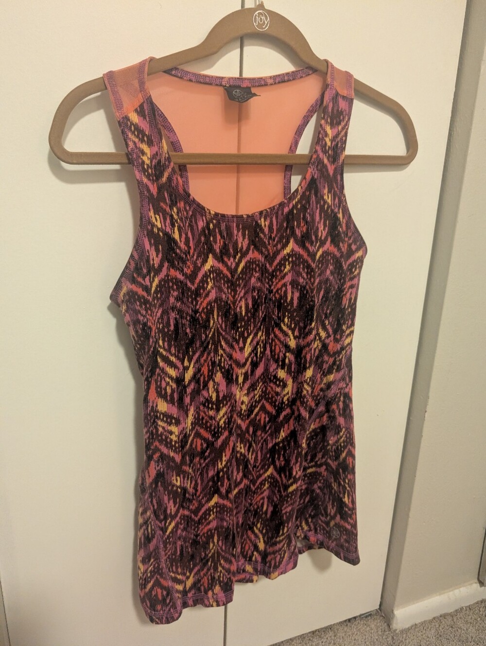 Women's Pink & Black Patterned Racerback Workout Tank Top
